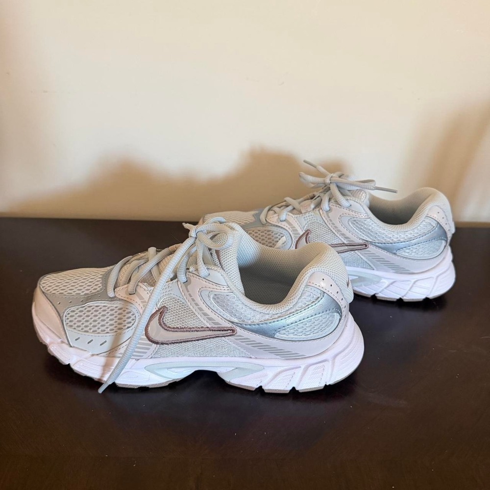 Nike V2K Run GS 'Aura Moon Particle' Metallic Silver Sneakers 5.5Y Women's 7